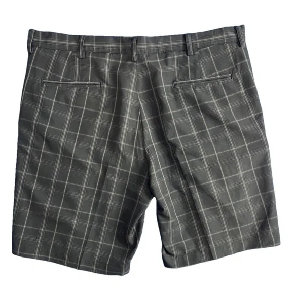⭐️ Haggar plaid shorts- size 38 - Picture 2 of 6